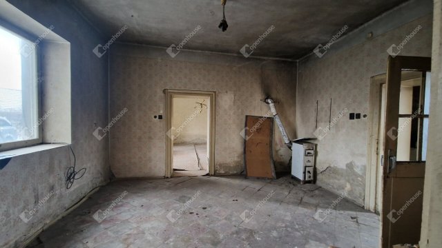 Eladó családi ház, Ácson 26.5 M Ft, 3 szobás