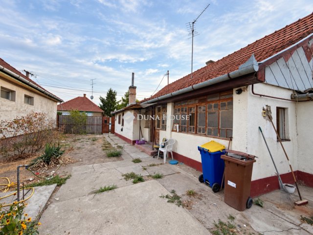 Eladó családi ház, Cegléden 32.9 M Ft, 3 szobás