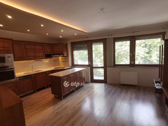 Kiadó téglalakás, albérlet, Békéscsabán 180 E Ft / hó
