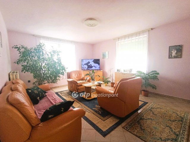 Eladó családi ház, Máriakálnokon 115 M Ft, 5 szobás