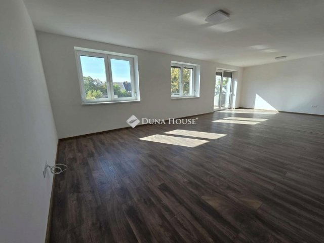 Eladó téglalakás, Szegeden 114.9 M Ft, 3 szobás