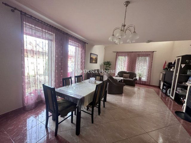 Eladó ikerház, Nyíregyházán 95 M Ft, 4 szobás