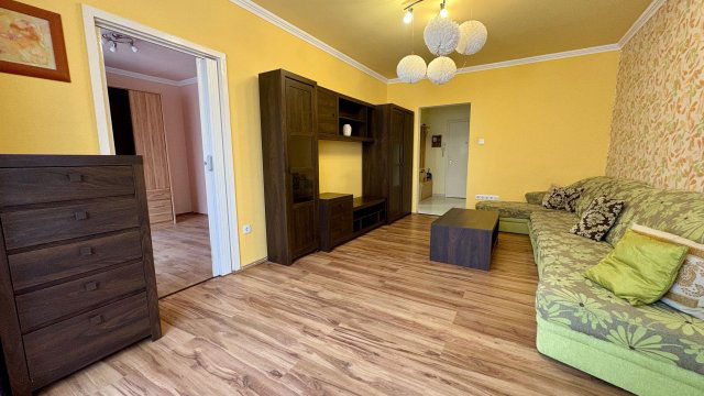 Kiadó panellakás, albérlet, Debrecenben 220 E Ft / hó, 3 szobás