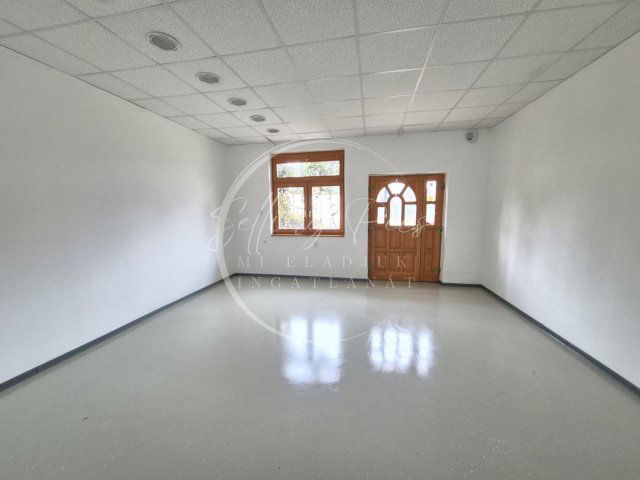 Eladó téglalakás, Pécsett, Komlói úton 29 M Ft, 2+2 szobás