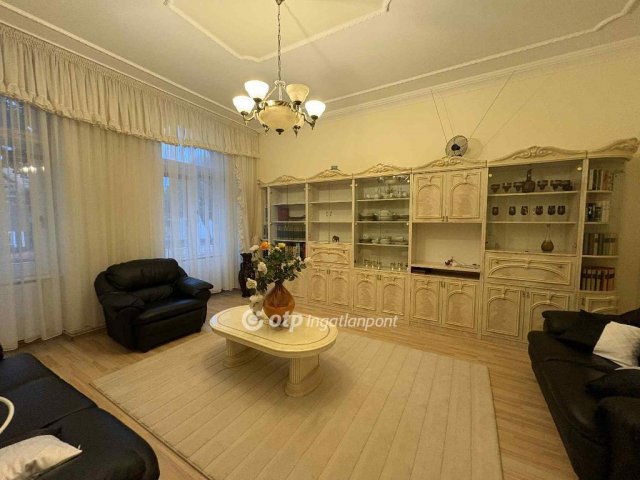 Eladó téglalakás, Pápán 52.99 M Ft, 2 szobás