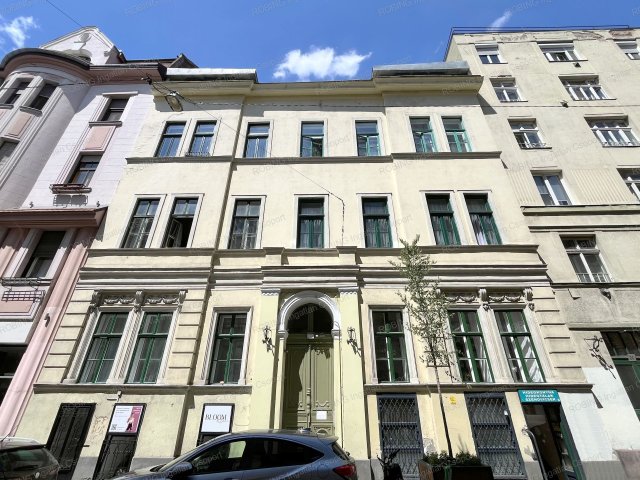Eladó téglalakás, Budapesten, VI. kerületben, Dessewffy utcában