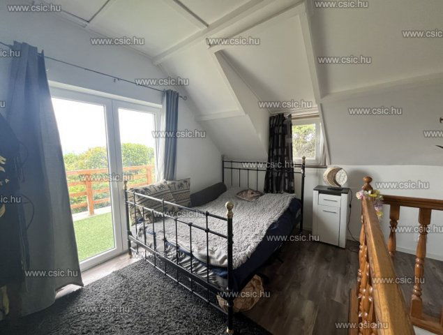 Eladó családi ház, Dunabogdányban 47.9 M Ft, 2 szobás