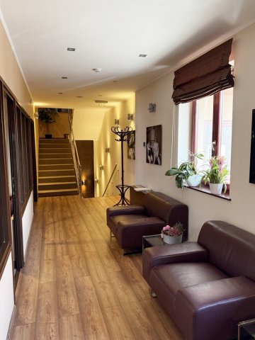 Eladó iroda, Gödöllőn 295 M Ft, 9 szobás / költözzbe.hu