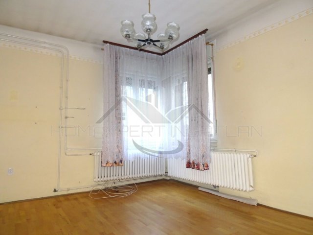 Eladó téglalakás, Győrött 34 M Ft, 1 szobás