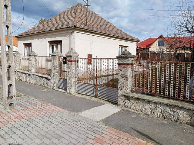 Eladó családi ház, Tatabányán 55 M Ft, 3 szobás