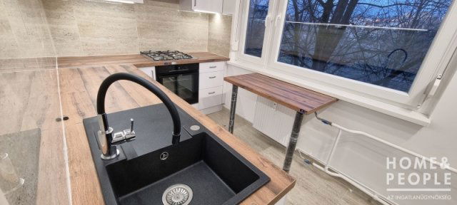 Eladó téglalakás, Szegeden 69.9 M Ft, 2+2 szobás