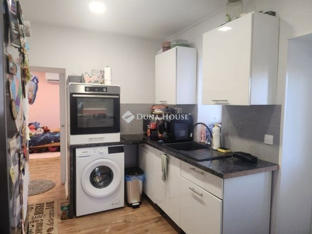 Eladó családi ház, Várpalotán 63.5 M Ft, 2 szobás