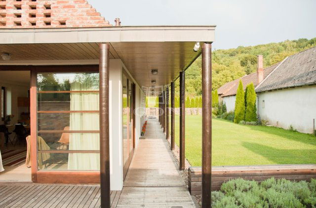 Eladó családi ház, Bernecebarátiban 75 M Ft, 7 szobás