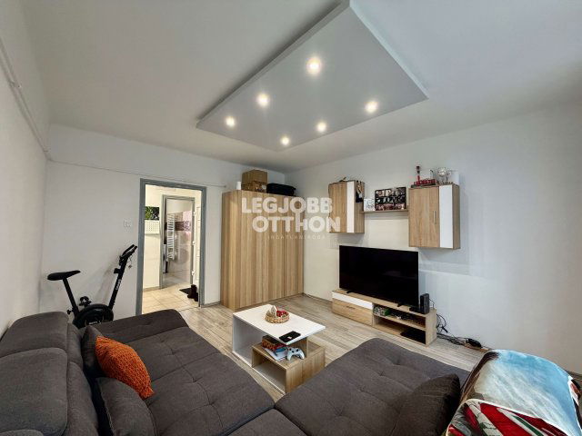 Eladó téglalakás, Cegléden 45 M Ft, 2 szobás