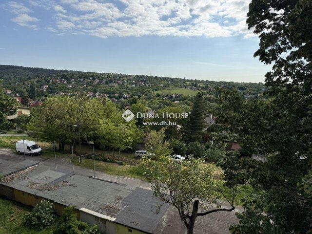 Eladó téglalakás, Pécsett 26.5 M Ft, 2 szobás