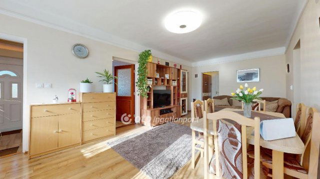 Eladó családi ház, Szirmabesenyőn 89 M Ft, 3+2 szobás