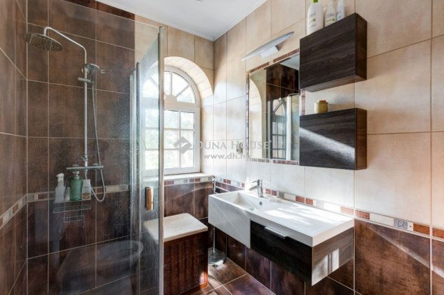 Eladó családi ház, Erdőkertesen 325 M Ft, 5 szobás