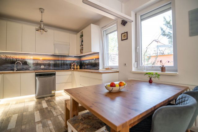 Eladó ikerház, Budapesten, XVIII. kerületben 164.9 M Ft, 5 szobás