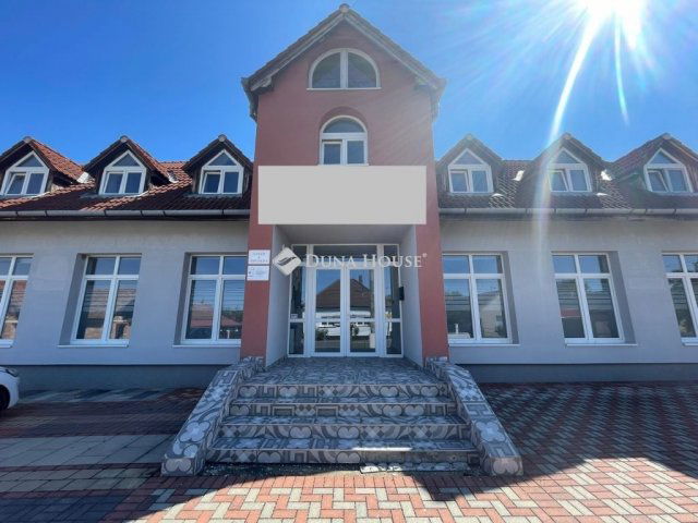 Eladó sorház, Vasváron 390 M Ft, 33 szobás