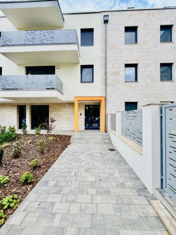 Kiadó téglalakás, albérlet, Tatán 300 E Ft / hó, 3 szobás