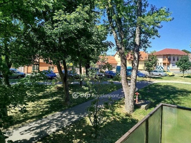 Eladó téglalakás, Pécsett 33.8 M Ft, 2 szobás