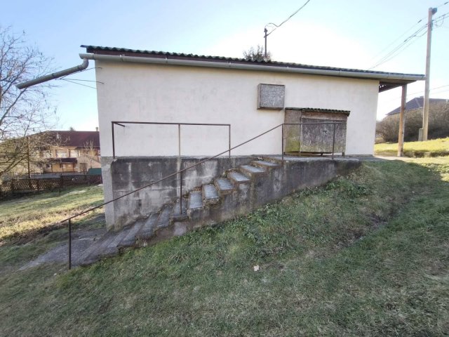 Kiadó üzlethelyiség, Kurityánon 80 E Ft / hó