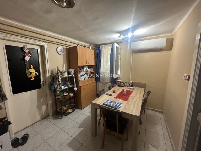Eladó családi ház, Pécsett, Kisdeindoli úton 45 M Ft, 2 szobás