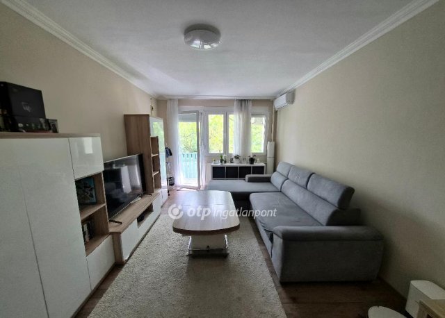 Eladó panellakás, Százhalombattán 75 M Ft, 3 szobás