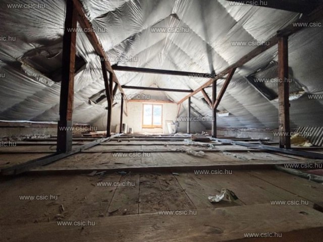 Eladó családi ház, Budapesten, III. kerületben 89.9 M Ft