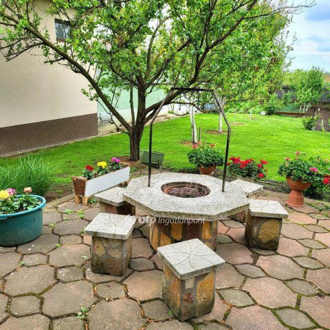 Eladó családi ház, Mikepércsen 219 M Ft, 5 szobás