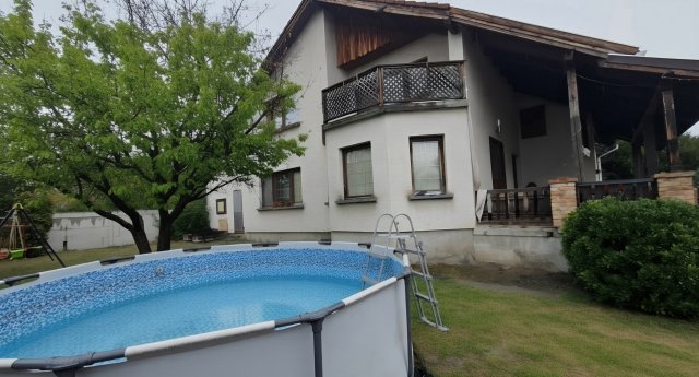 Eladó családi ház, Táton 135 M Ft, 5 szobás