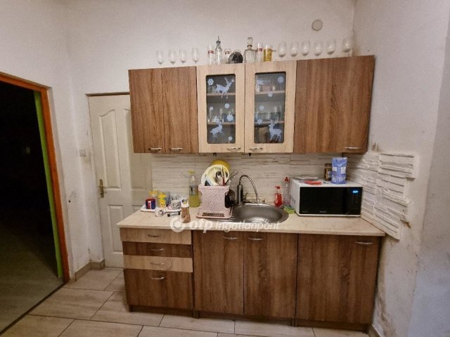 Eladó családi ház, Pápán 24.9 M Ft, 2 szobás