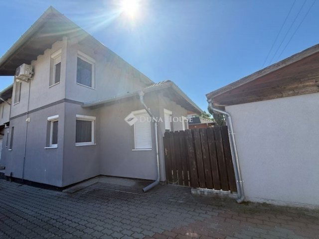 Eladó családi ház, Vecsésen 105 M Ft, 4 szobás