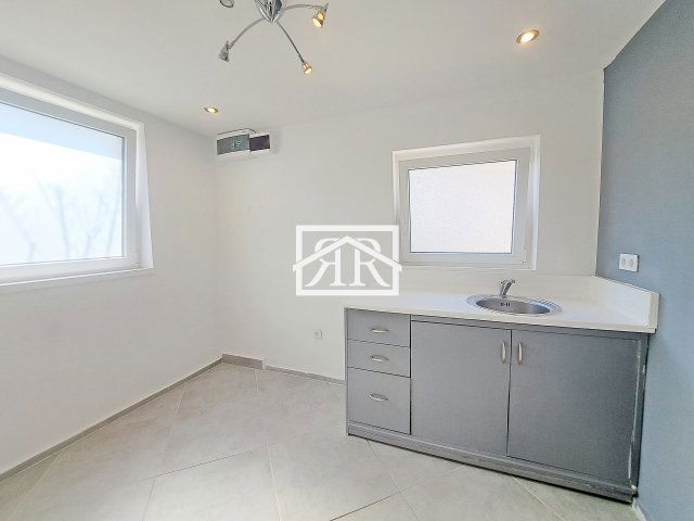 Kiadó üzlethelyiség, Deszken, Alkotmány utcában 120 E Ft / hó