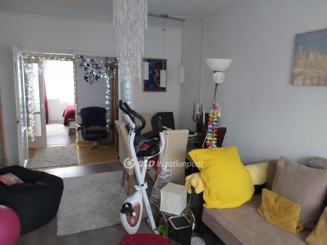 Eladó panellakás, Budapesten, XV. kerületben 79 M Ft, 2+1 szobás