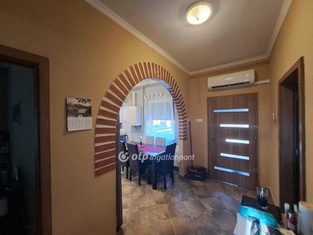 Eladó családi ház, Kiszomboron 37.99 M Ft, 3 szobás