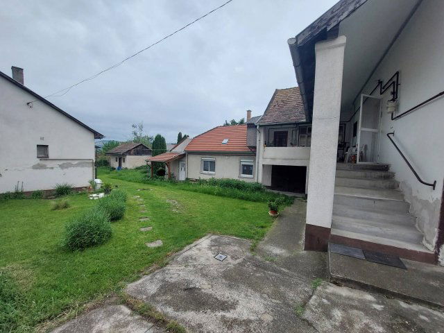 Eladó családi ház, Dorogon 160 M Ft, 7 szobás