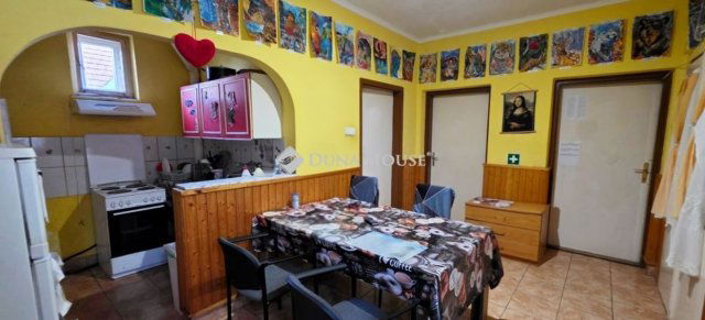 Eladó családi ház, Sárváron 49.9 M Ft, 6 szobás