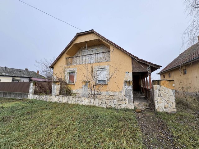 Eladó családi ház, Tiszanánán 17 M Ft, 4 szobás