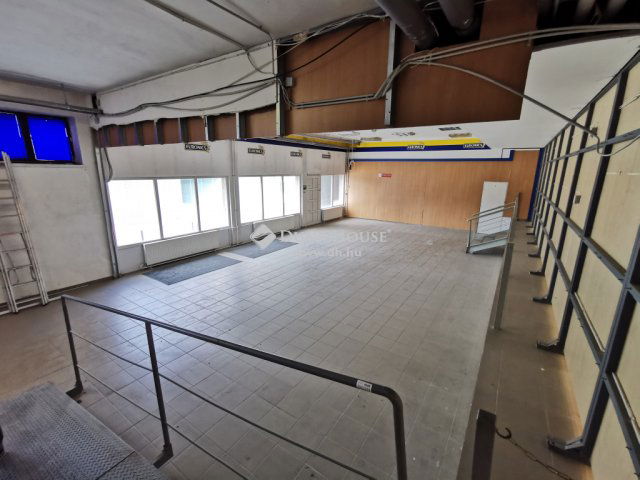 Kiadó üzlethelyiség, Tatabányán 3032 E Ft / hó