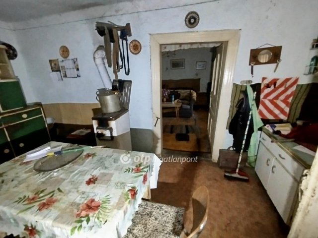 Eladó családi ház, Lippón 3.9 M Ft, 2 szobás