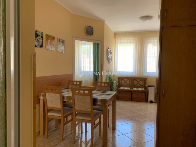 Kiadó téglalakás, albérlet, Pécsett 280 E Ft / hó, 3 szobás