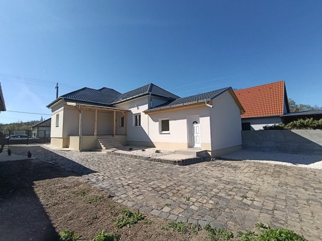 Eladó családi ház, Bagon 79.9 M Ft, 5 szobás