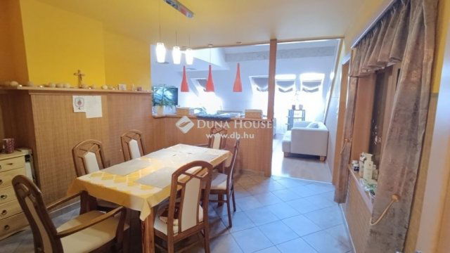 Eladó téglalakás, Mohácson 78.499 M Ft, 5 szobás