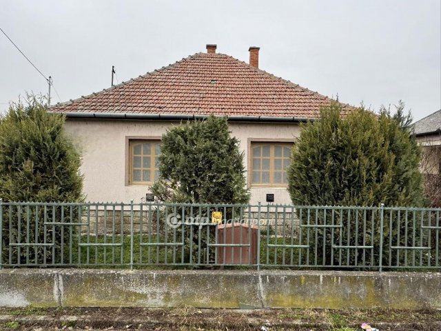 Eladó családi ház, Poroszlón 41 M Ft, 3+1 szobás