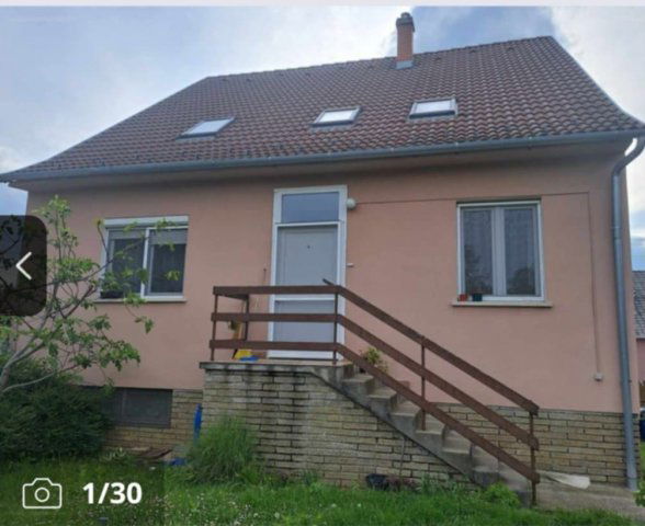 Eladó családi ház, Pécsett 86.5 M Ft, 6 szobás