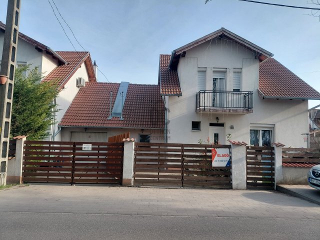 Eladó ikerház, Délegyházán 129.9 M Ft, 6 szobás