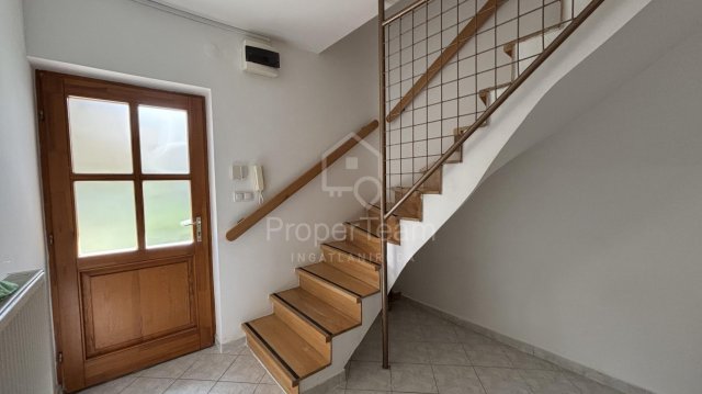 Kiadó téglalakás, albérlet, Tatán 200 E Ft / hó, 2+2 szobás