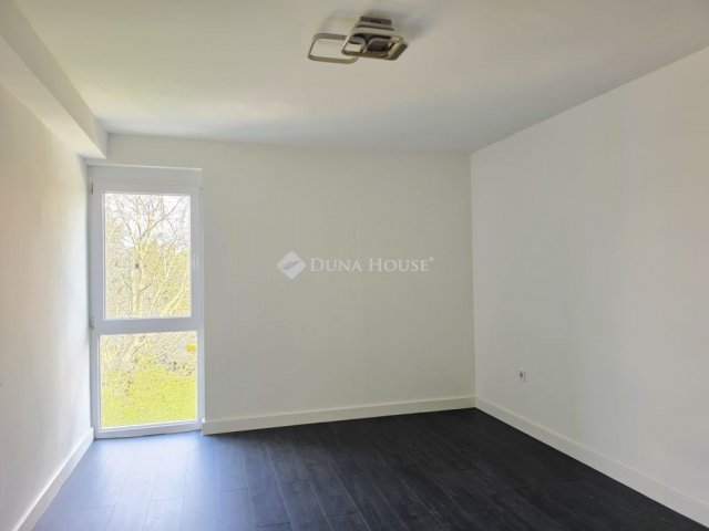 Kiadó téglalakás, albérlet, Pécsett 250 E Ft / hó, 3 szobás