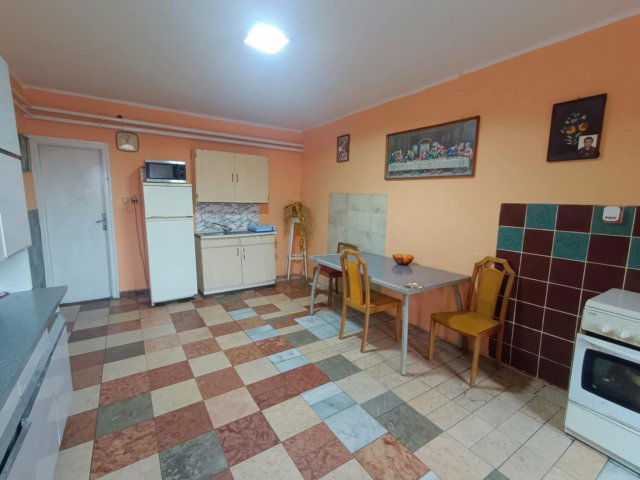 Eladó családi ház, Siklóson 43 M Ft, 6 szobás